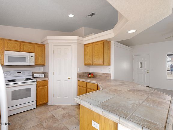 3rd image of 1037 Desert View Dr