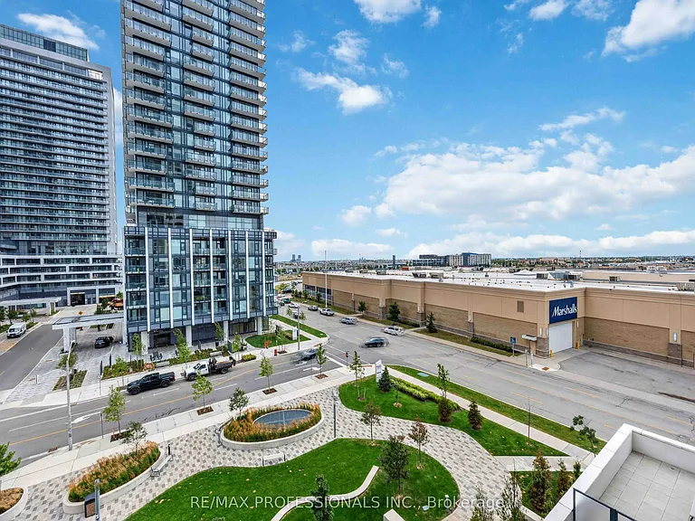 9000 Jane St #522 — Photo 32