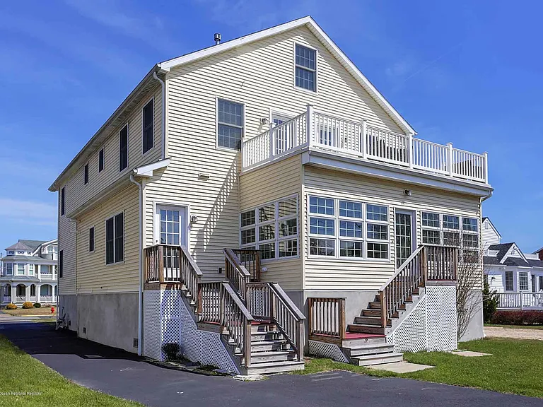 111 York Ave — Photo 22