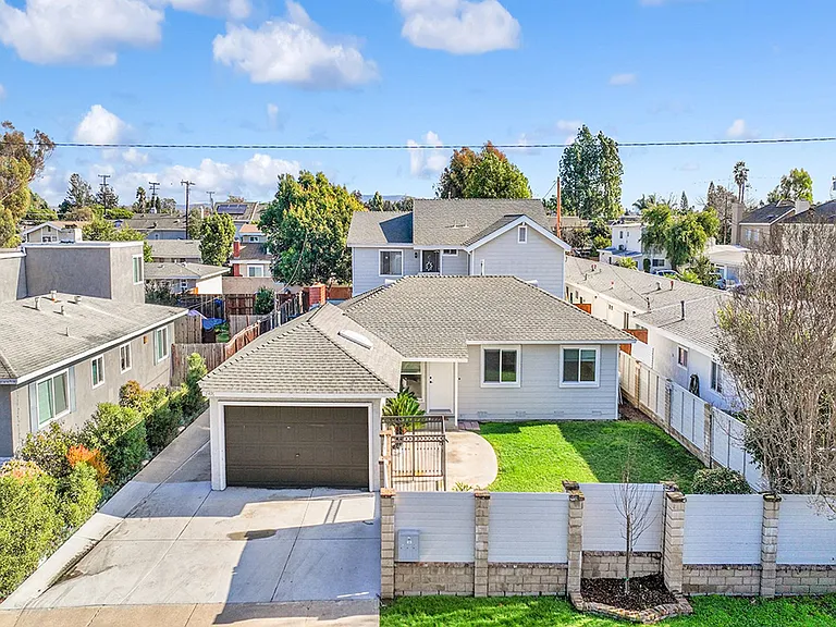 2476 Elden Ave — Photo 21
