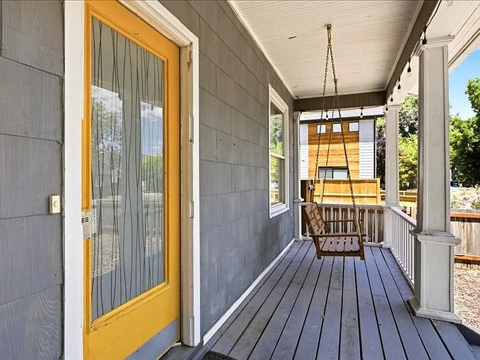 3 bed, 2.0 bath, 1876 sqft, $2,595 — Photo 3