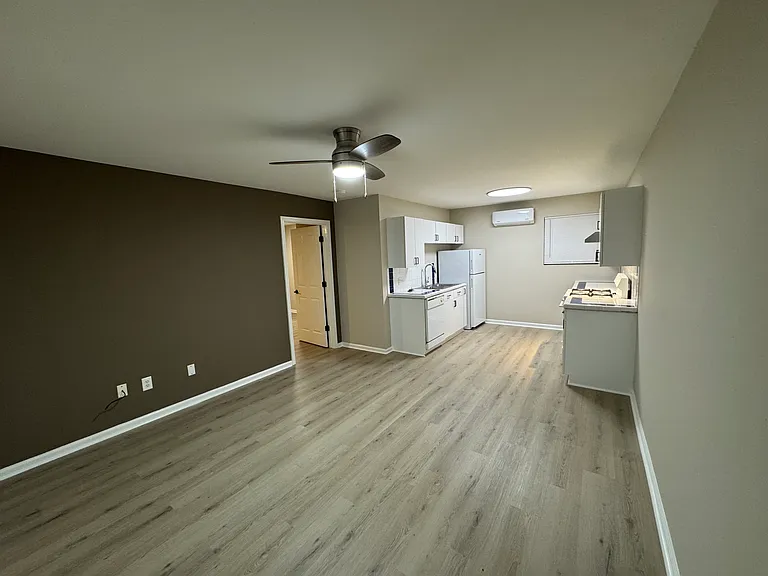 109 Avondale St #4 — Photo 6