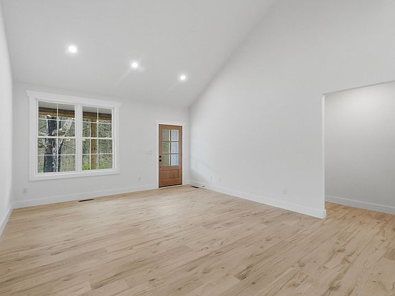 3rd image of 110 Rose St