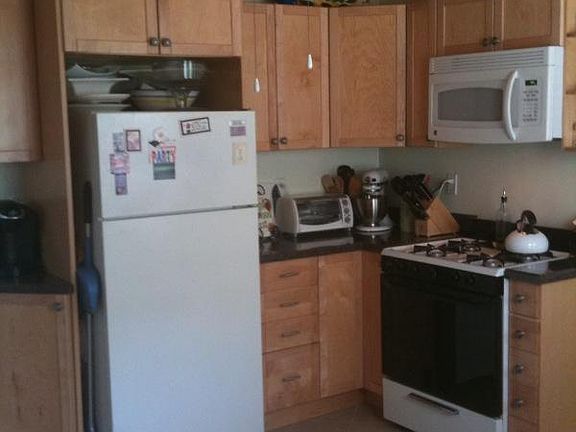3rd image of 219 Brewster St #A