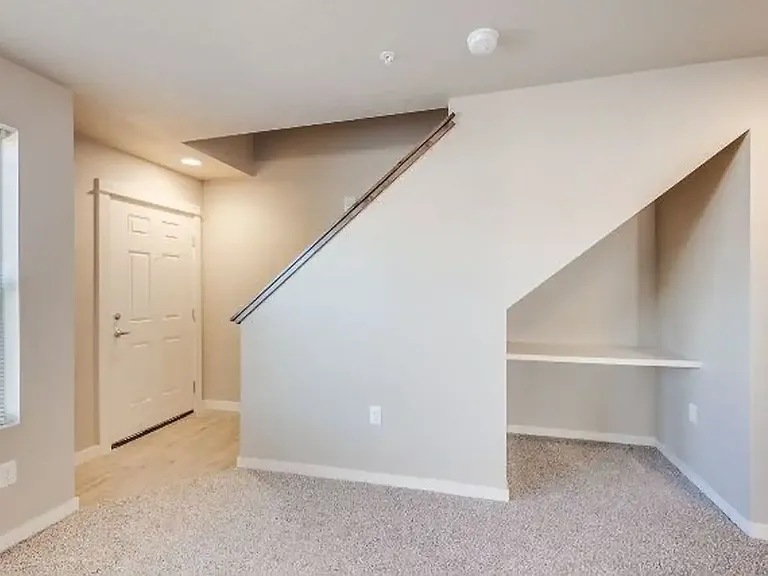 8870 W Shellie Ln — Photo 2
