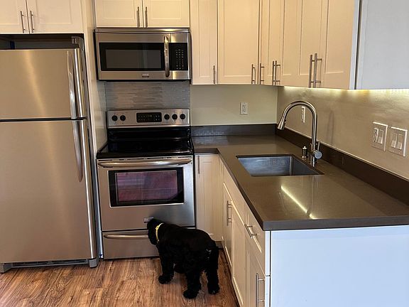 3rd image of 624 Poplar St #3