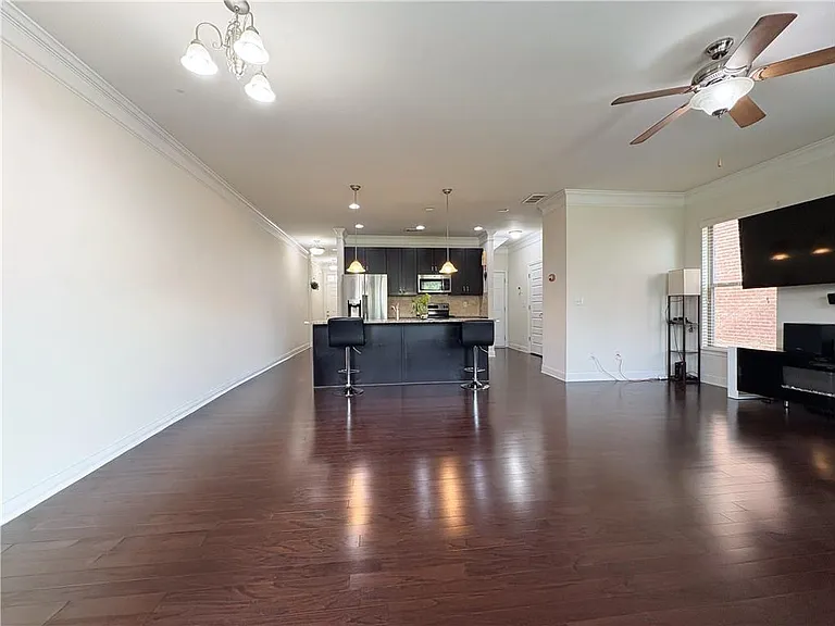 10643 Naramore Ln — Photo 4