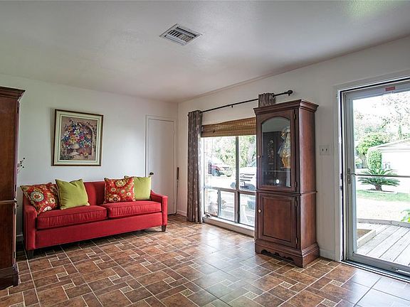 2nd image of 307 Mackeral St