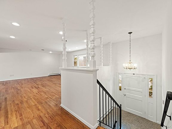 4th image of 32 Bramble Brook Road