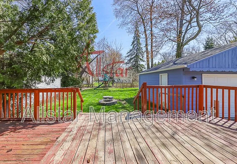 983 Clinton Ave — Photo 6