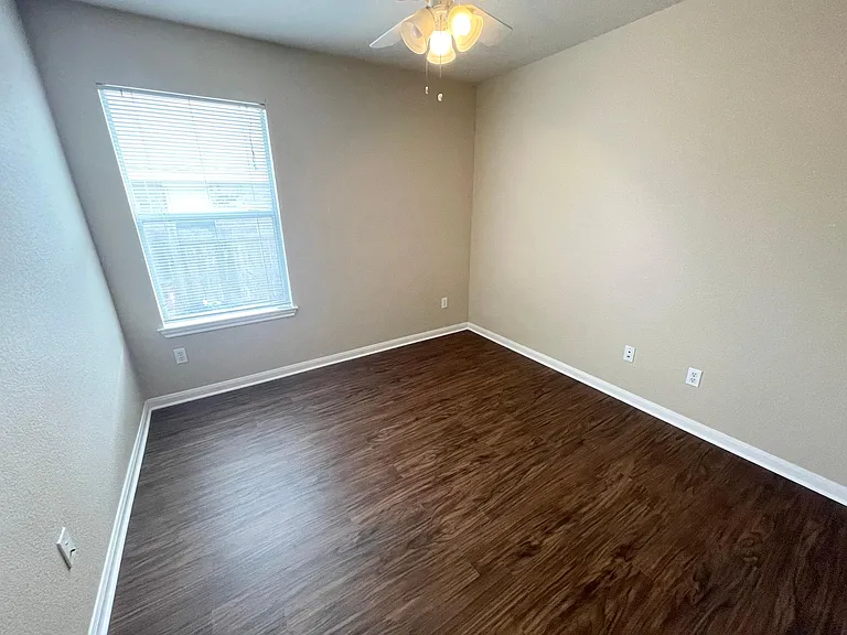 4423 Meadowside Ln — Photo 14