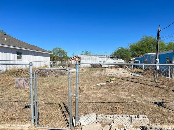 2846 Kiosko Ave, Eagle Pass, TX 78852