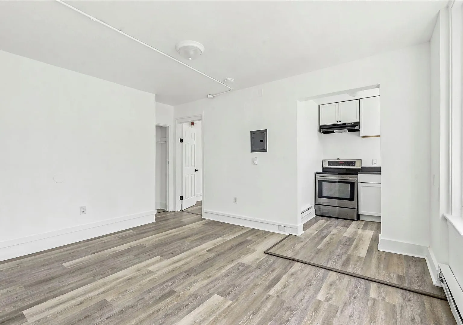 914 Belmont Ave — Photo 3