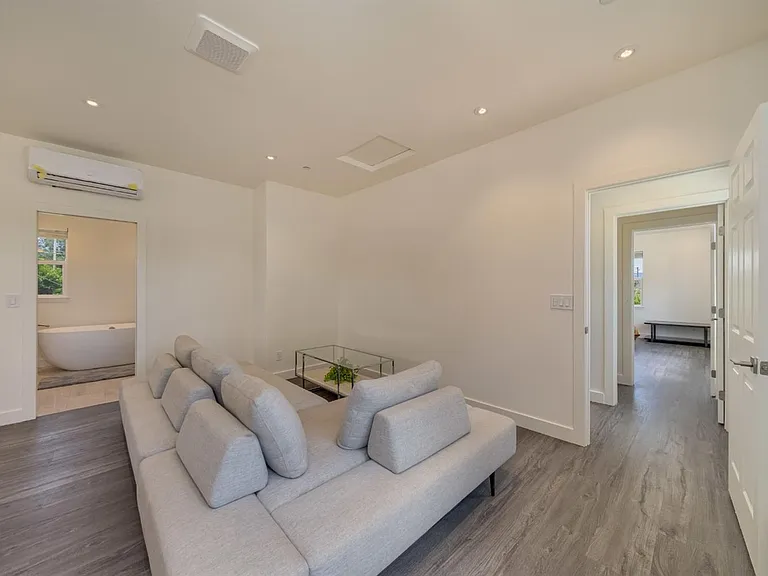 532 Yulupa Ave — Photo 10