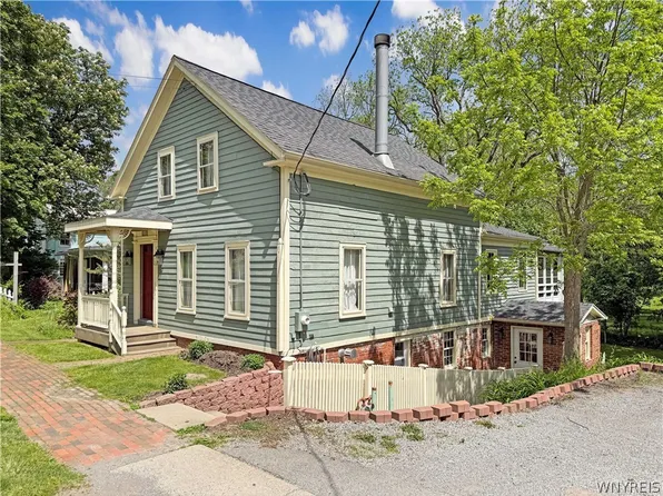 33 S Academy St, Wyoming, NY 14591