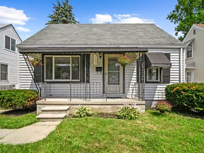 20901 Bon Heur St, Saint Clair Shores, MI, 48081