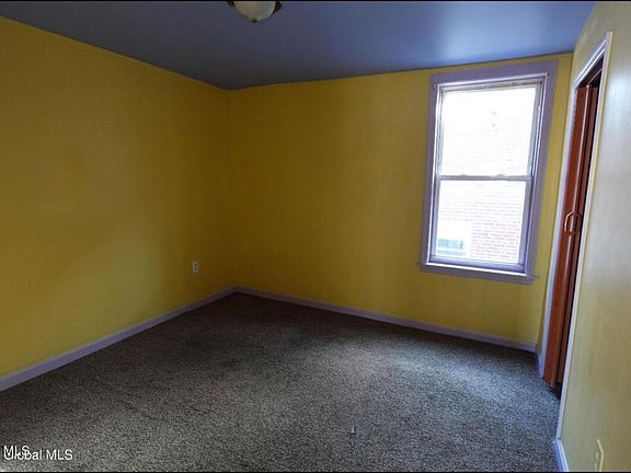 2nd image of 3081 6th Ave #2R