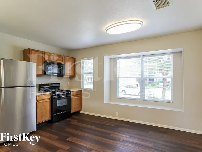 3122 Becker Glen St — Photo 6