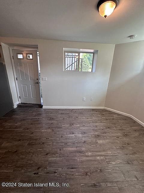 1st image of 92 Holcomb Ave