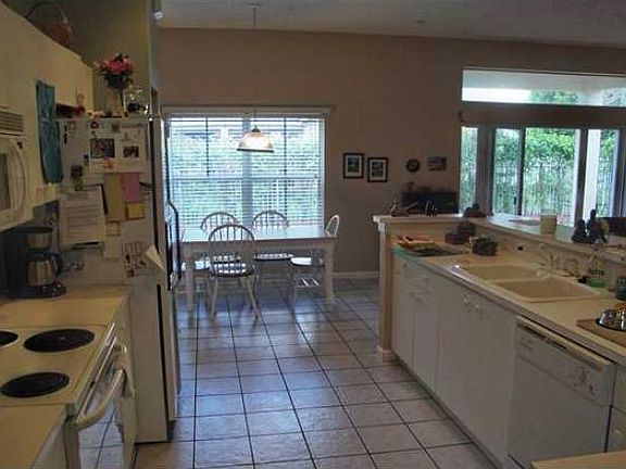 EAT-IN-KITCHEN