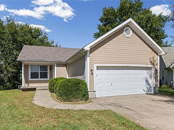 2nd image of 1012 NE Queens Ct