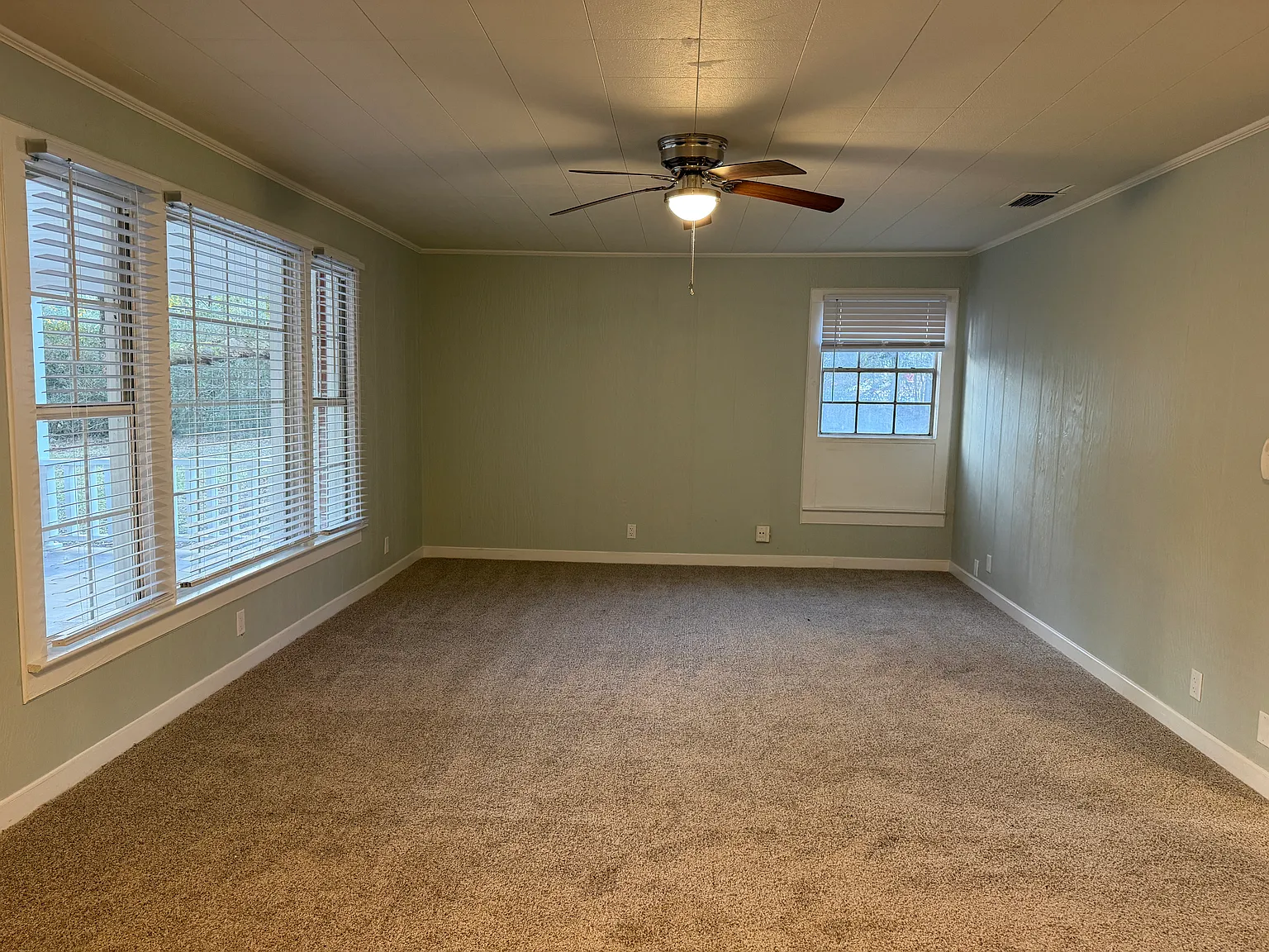 3 bed, 1822 sqft, $1,600 — Photo 2