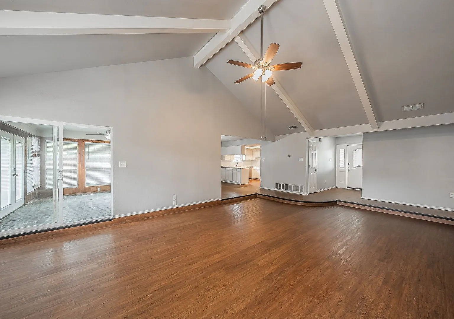 Excellent 3 bedroom 2 bath in Arlington — Photo 3