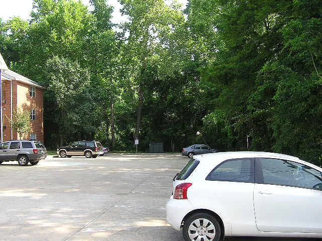 1303 E 10th St — Photo 3