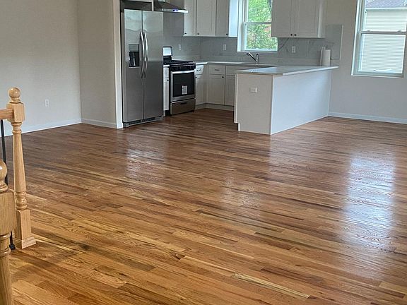 3rd image of 4105 Victory Blvd Floor 2
