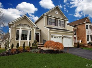 10 Inverness Dr #10, Kendall Park, NJ 08824
