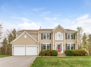 8 Dogwood Ln, Bedford, NH 03110