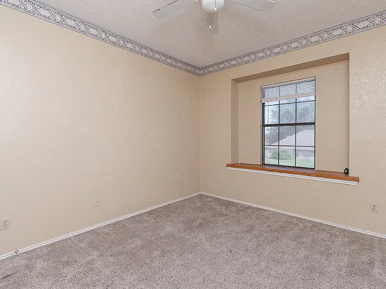 2304 Iowa Dr — Photo 17