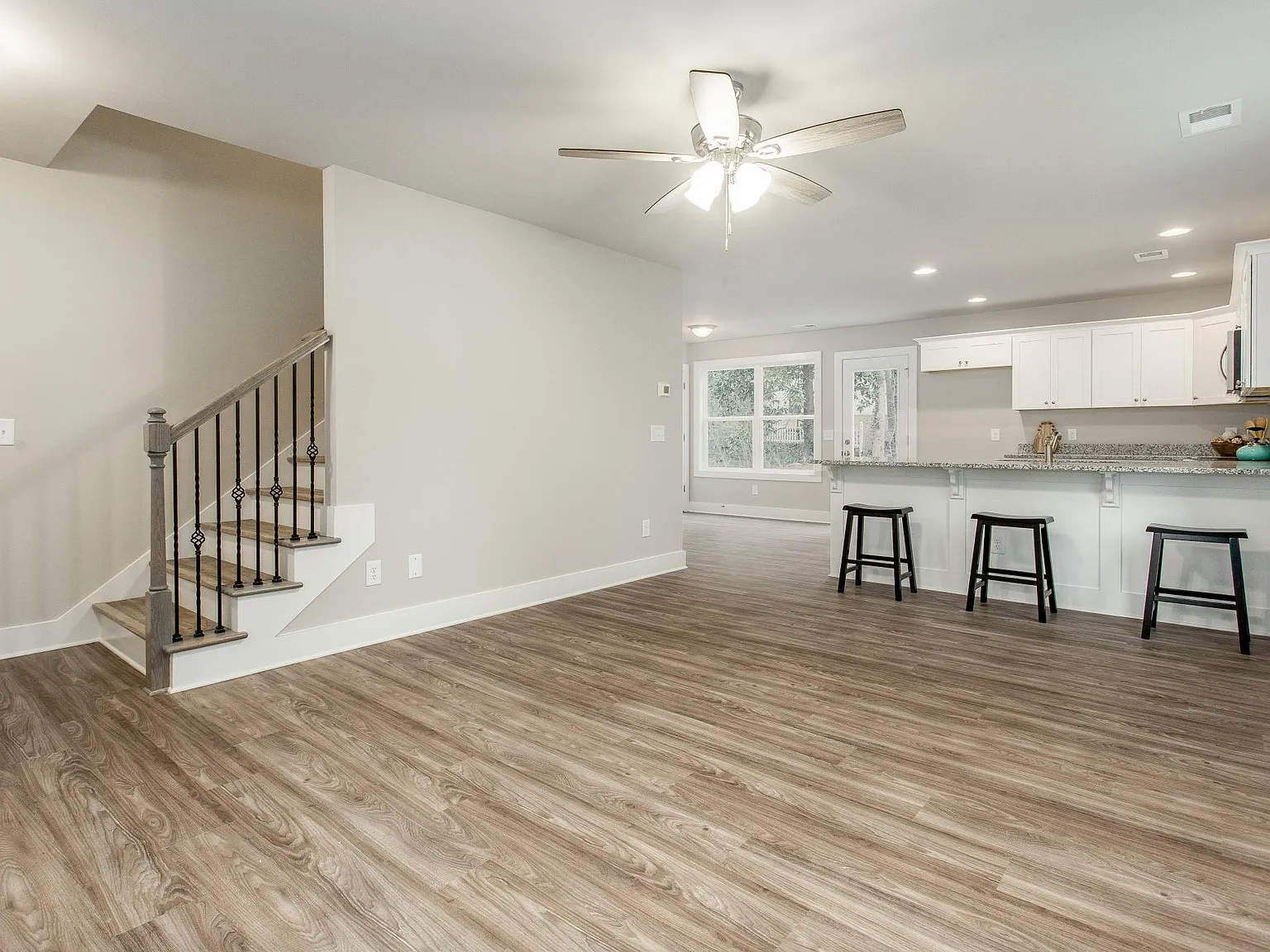 3 bed, 2.5 bath, 1442 sqft, $2,295 — Photo 4