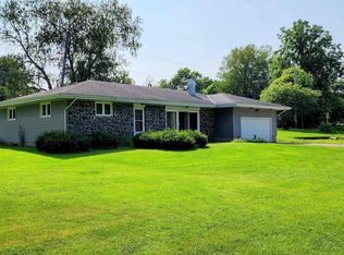 11241 N Wawasee Cir E, Cromwell, IN 46732