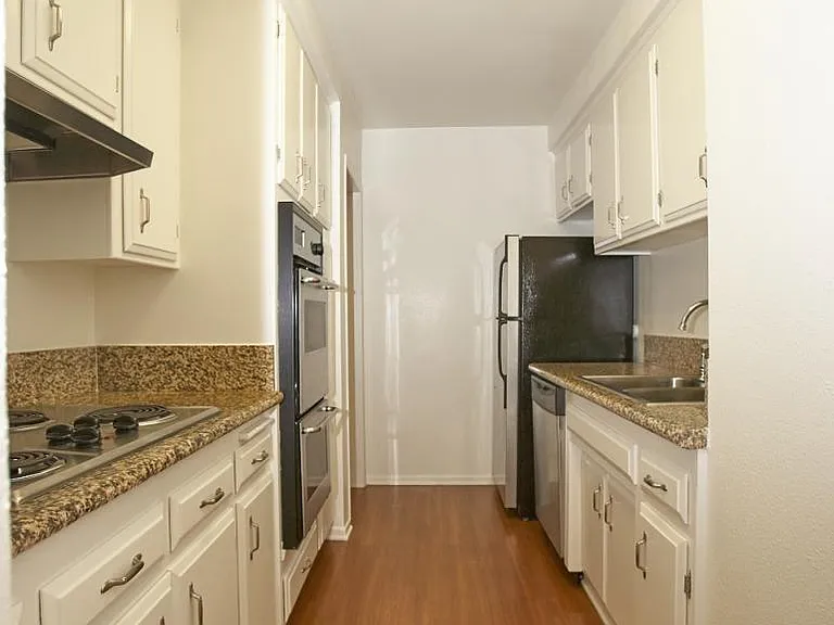 1833 Westholme Ave #207 — Photo 6