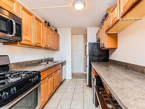 3rd image of 11 Park Ave APT 2D