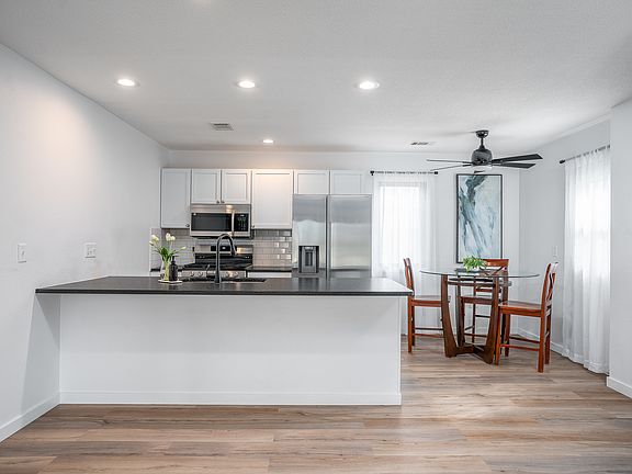 4th image of 3495 Fairview Dr #0
