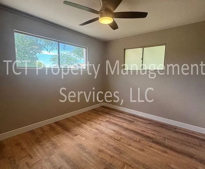 501 E Erie St #B — Photo 9