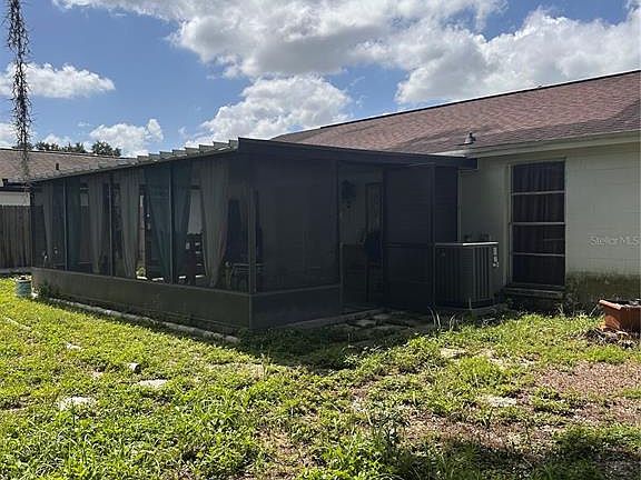 5th image of 8848 OAK CIRCLE