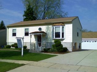 212 Willow Rd, Streamwood, IL 60107