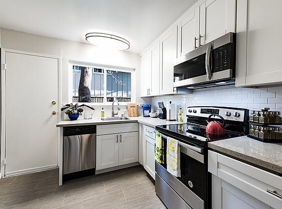 5th image of 132 W Dana St #142