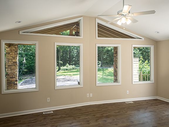 3rd image of 308 Lakeview Dr