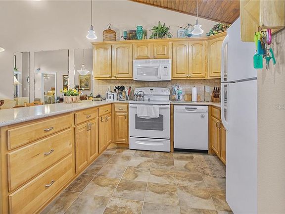 3rd image of 32 Aspen Dr #32