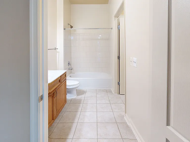 Signal Hill Apartment Homes — Photo 45