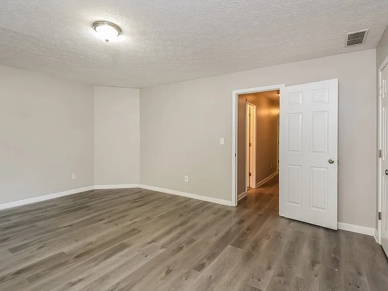 655 Simon Ive Dr — Photo 12