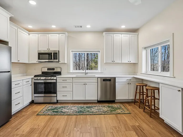 Counter Seating and Quartz Counters