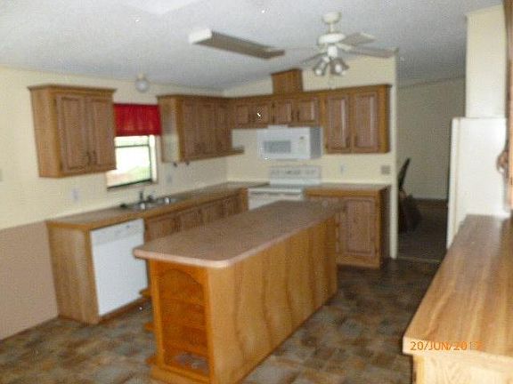 Large eat in Kitchen with Island