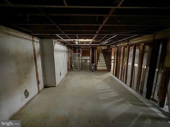 5th image of 220 Myrtle Ave