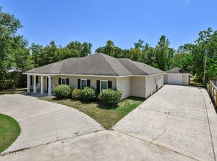 614 Gladstone St, Waveland, MS 39576