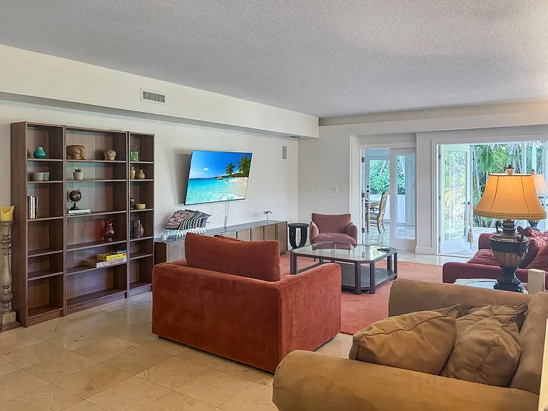 3060 S Miami Ave — Photo 33